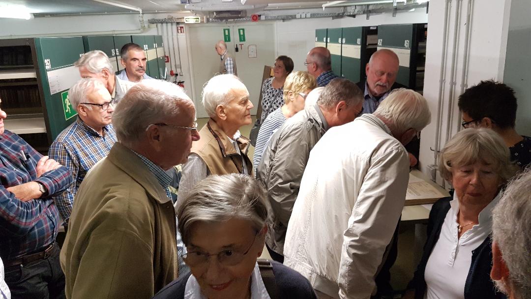 Interessierte Besucher