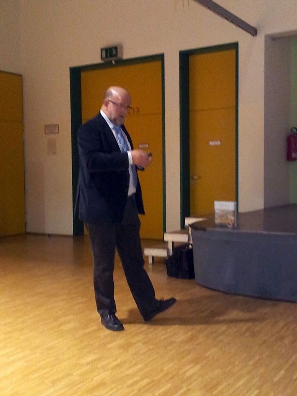 Prof. Grewe beim Vortrag